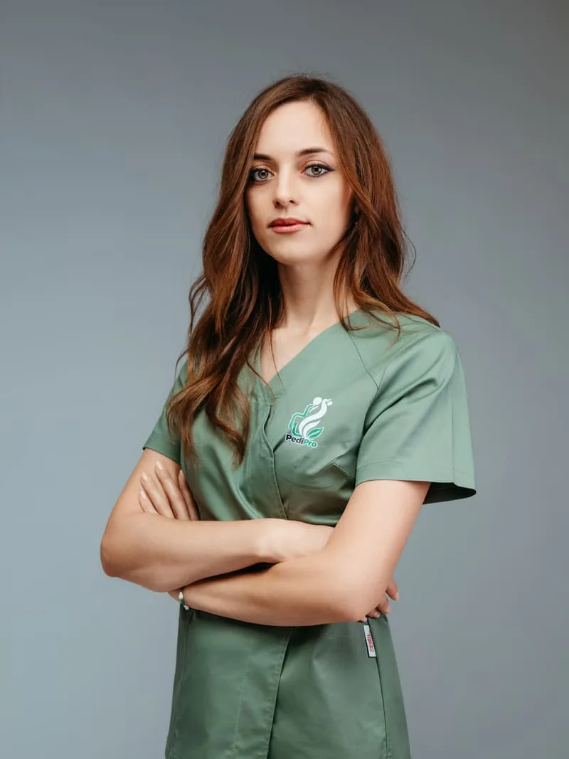 Alexandra Elena Bran, tehnician pedichiură clasică și estetică